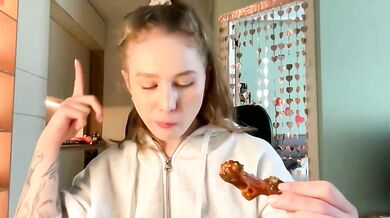 Whoisalisa, the seductive cam girl, enchantress of online fame, gets her gloves on with a hot fuck