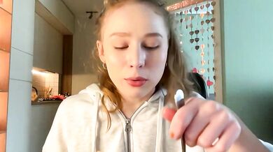 Whoisalisa, the seductive cam girl, enchantress of online fame, gets her gloves on with a hot fuck