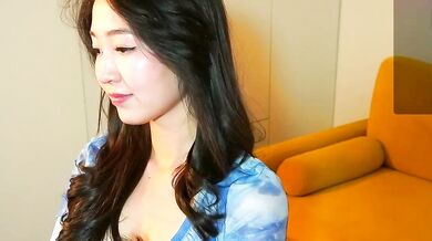 Seulbi's hypnotic hips and sensuous strokes on webcam - Intense 1-on-1 video