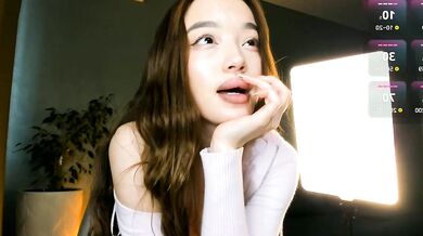 Jenny__lii gets naughty with herself in online broadcast