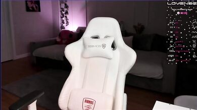 Melissa-Fox - Porn Video [Bongacams]: captivating performer, webcam replay, popular internet personality