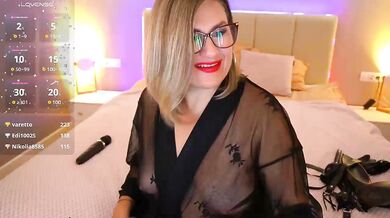 KiraRoxx - Porn Video [Bongacams]: steamy solo video, lively streamer, charming enchantment