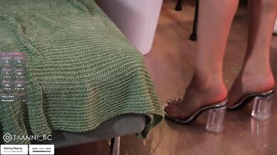 Taanni - Porn Video [Bongacams]: elegant posture, beautiful model, sensual chest