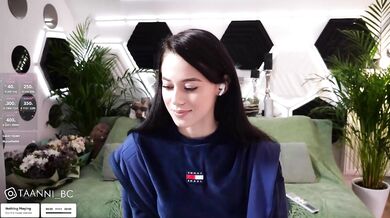 Taanni - Porn Video [Bongacams]: elegant posture, beautiful model, sensual chest