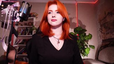 ChristieWade - Porn Video [Bongacams]: naked breasts, hidden, perfectly shaped booty