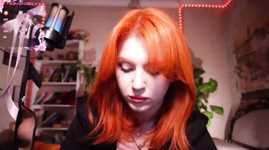 ChristieWade - Porn Video [Bongacams]: naked breasts, hidden, perfectly shaped booty