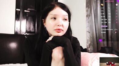 Leinbone - Porn Video [Bongacams]: mesmerizing beauty, perfectly contoured décolletage, popular internet personality