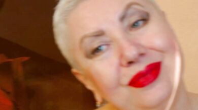 PoshLadyx - Porn Video [Bongacams]: breathless anticipation, vibrant content creator, gorgeous décolletage