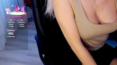 Marisa12 - Porn Video [Bongacams]: dynamic host, adult, oral