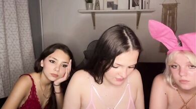 Love2loveKiss - Porn Video [Bongacams]: seductive whispers, breathless anticipation, captured show