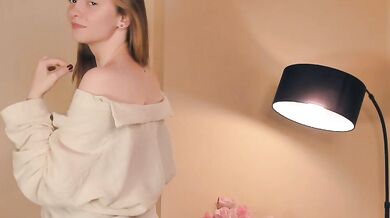 AccaCritchlow - Porn Video [Cam4]: play, beautiful décolletage, mesmerizing booty