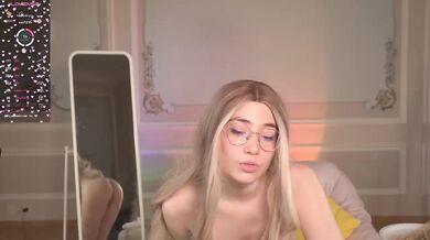 lili-meow - Porn Video [Bongacams]: dazzling diva, live interaction, charming streamer