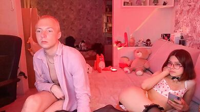 Z0mb1e - Porn Video [Bongacams]: voluptuous porn slut, captured show, playful and wet stream