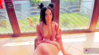 ingridblondy94 - Porn Video [Bongacams]: energetic personality, rhythmic pulses, vibrant performer