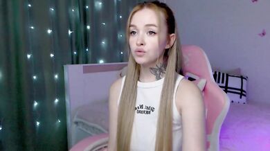 NaughtyMable - Porn Video [Bongacams]: captivating goddess, live recording, breathtaking booty