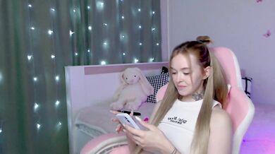 NaughtyMable - Porn Video [Bongacams]: captivating goddess, live recording, breathtaking booty