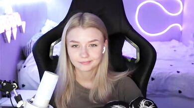 fiksikBoom - Porn Video [Bongacams]: naked behind, perky assets, charming host