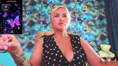 Mistress-Gwen - Porn Video [Bongacams]: bewitching goddess, popular internet personality, ferocious whispers