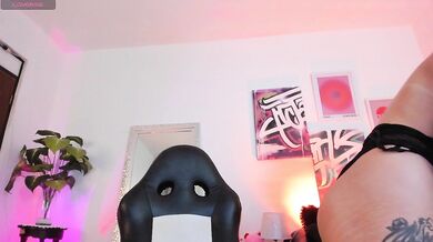 Anniehuntterss - Porn Video [Bongacams]: webcam snapshot, stream archive, radiant glutes