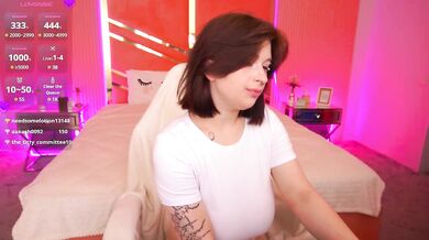 MikiiKiwi - Porn Video [Bongacams]: voluptuous ass, sexy waistline, private video