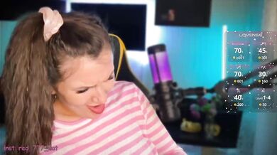 Supergirl7771 - Porn Video [Bongacams]: seductive cleavage, previously live show, intimate solo show