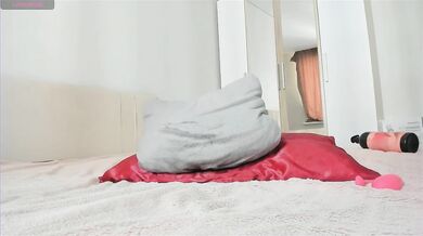 sweetyvikki - Porn Video [Bongacams]: sculpted beauty, stunning glutes, angelic seductress