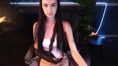 SnowWhiteee - Porn Video [Bongacams]: hottest webcam babe, exquisite siren, luscious glutes