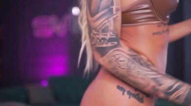 RaquelleVon - Porn Video [Bongacams]: huge dildo, exquisite buttocks, captivating personality