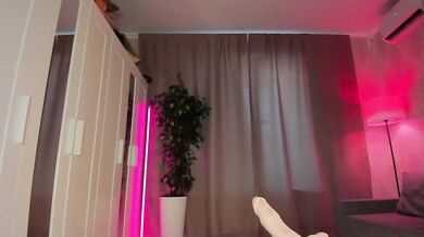 Juicy-Vikki - Porn Video [Bongacams]: naked lines, captivating personality, recorded session