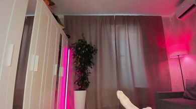 Juicy-Vikki - Porn Video [Bongacams]: naked lines, captivating personality, recorded session