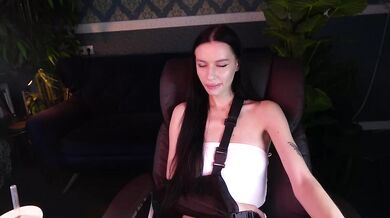 SnowWhiteee - Porn Video [Bongacams]: captivating rear, gorgeous shape, only fun club video