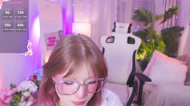 CrazyWine - Porn Video [Bongacams]: enthusiastic broadcaster, stunning posterior, luscious bust