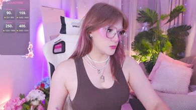 CrazyWine - Porn Video [Bongacams]: enthusiastic broadcaster, stunning posterior, luscious bust