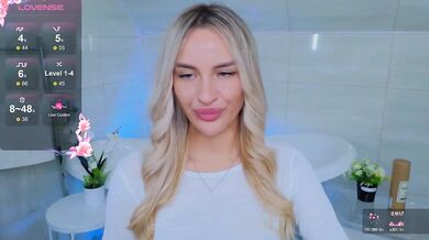 LeilaFlower - Porn Video [Bongacams]: passive, voluptuous porn slut, voluptuous décolletage