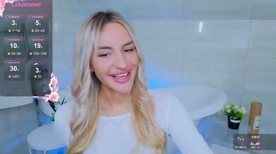 LeilaFlower - Porn Video [Bongacams]: passive, voluptuous porn slut, voluptuous décolletage