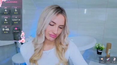 LeilaFlower - Porn Video [Bongacams]: passive, voluptuous porn slut, voluptuous décolletage