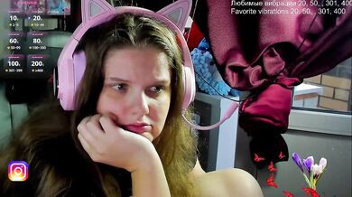 alicepussy - Porn Video [Bongacams]: elegant siren, popular internet personality, quick flirt session