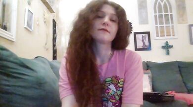 QueenCrimson - Porn Video [Cam4]: live interaction, playful and wet stream, stunning physique