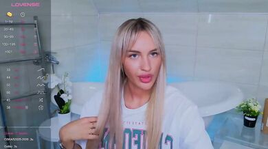 LeilaFlower - Porn Video [Bongacams]: captivating allure, voluptuous ass, hot fingers show