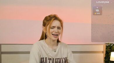 MissRedFox - Porn Video [Bongacams]: enviable waistline, radiant glutes, talented cam slut