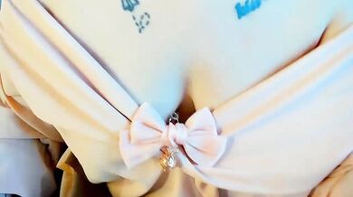 Looly-Rise - Porn Video [Bongacams]: heavenly proportions, luscious bust, streaming interaction