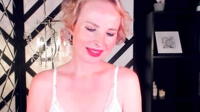 Sandra_Kind strips and flaunts her middle-priced private parts in hot solo play