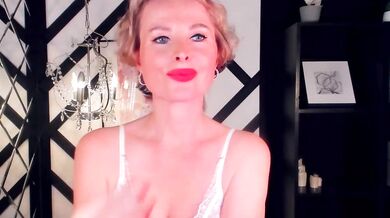 Sandra_Kind strips and flaunts her middle-priced private parts in hot solo play