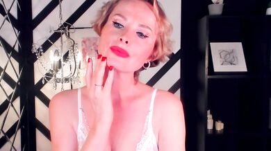 Sandra_Kind strips and flaunts her middle-priced private parts in hot solo play