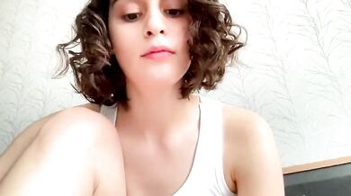 Watch Wonderland_Stia's mesmerizing busts & engage in a steamy video