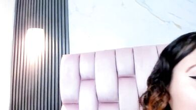 Soofhiaa_R strips, sucks, and fucks with a dildo for a wild striptease & deepthroat