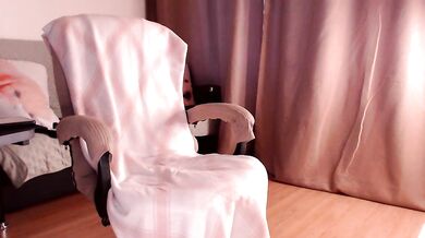 Foxydiamond2020 - Watch her stunning curves & enchanting body on Webcam