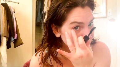 Watch hot babe summer_always's nude buttocks and glistening ass in real-time footage