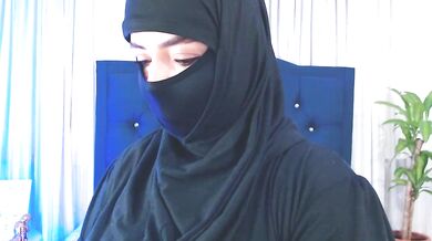 Ezra_hayed's hot arab twerk & blowjob in POV video for your viewing pleasure.