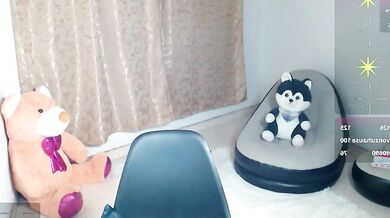 Watch Hellen_Garcia's gorgeous bottom tease in a hot record